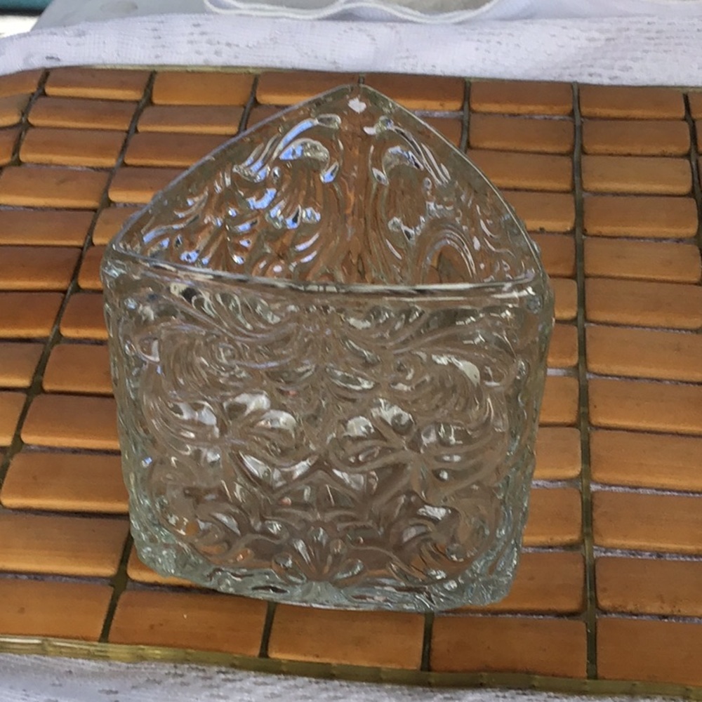 Triangular vase - Picture 1 of 2